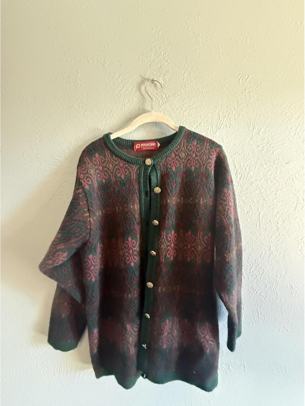 Vintage handmade pitlochry wool Ireland Scotland green burgundy floral cardigan